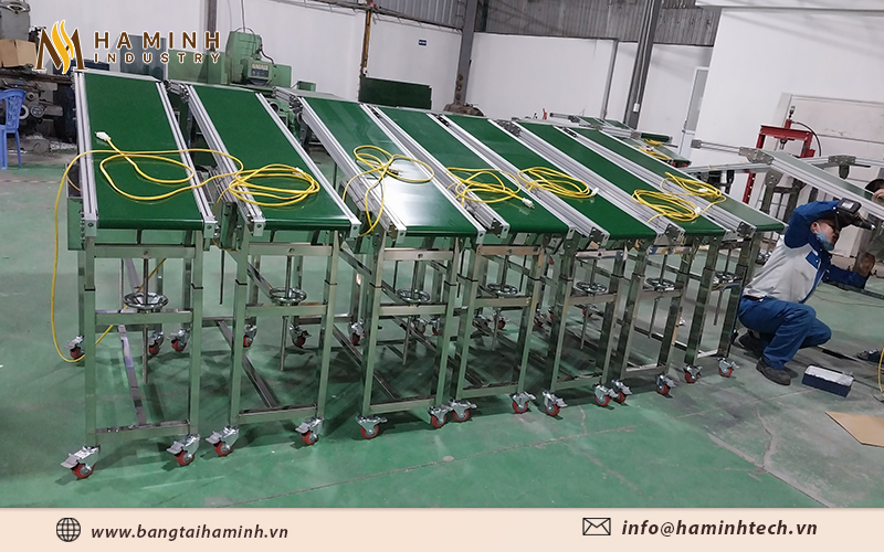 Băng tải PVC nghiêng