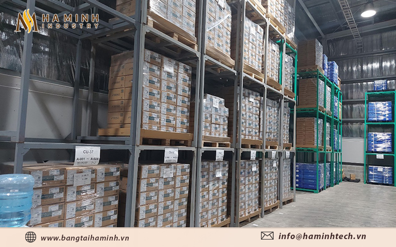 Giá hạng nặng giúp bảo vệ hàng hóa khỏi tác nhân có hại, an toàn lao động
