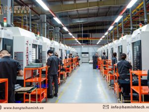 Xe đẩy dụng cụ cơ khí tỏng nhà xưởng
