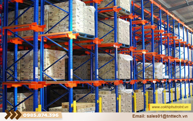 Giá kệ hạng nặng có tải trọng lớn lên đến 3000 kg/tầng