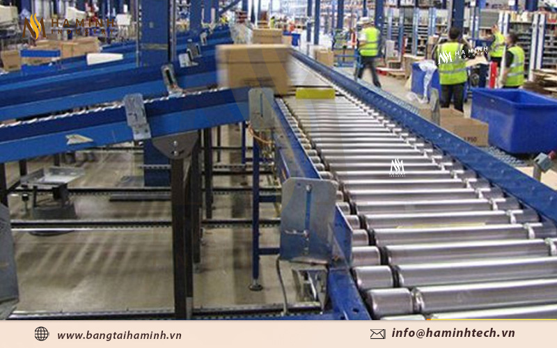 Băng tải con lăn trong vận chuyển pallet