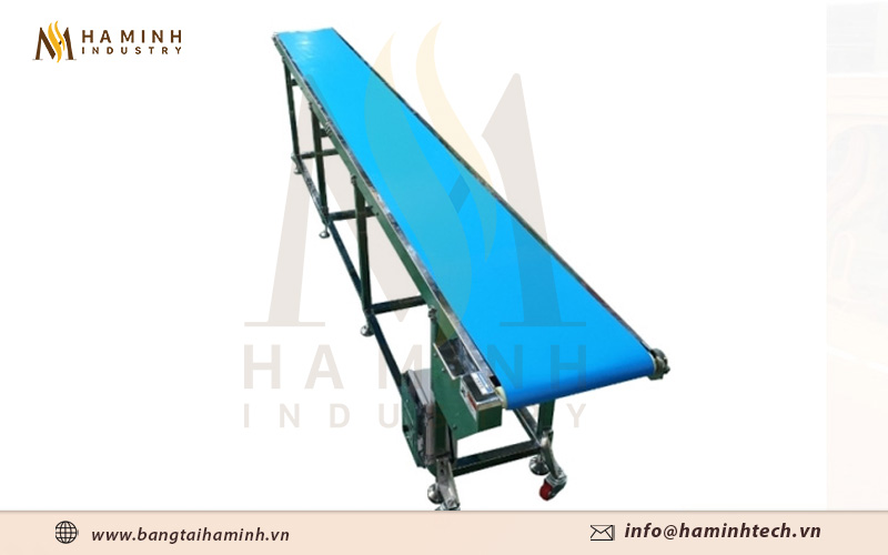băng tải nhựa trong sản xuất hàng hóa