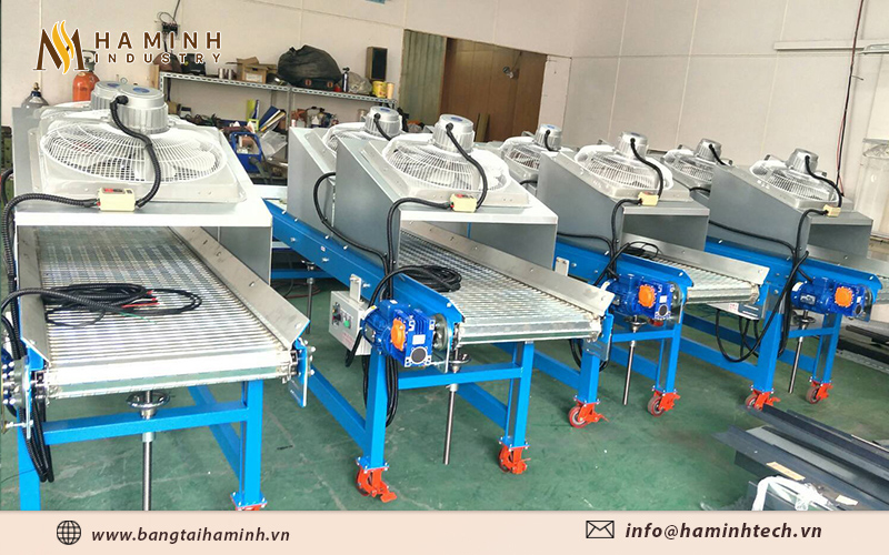 Băng tải làm nguội có hệ thống quạt làm mát, đèn điện chiếu sáng vận hành bền bỉ